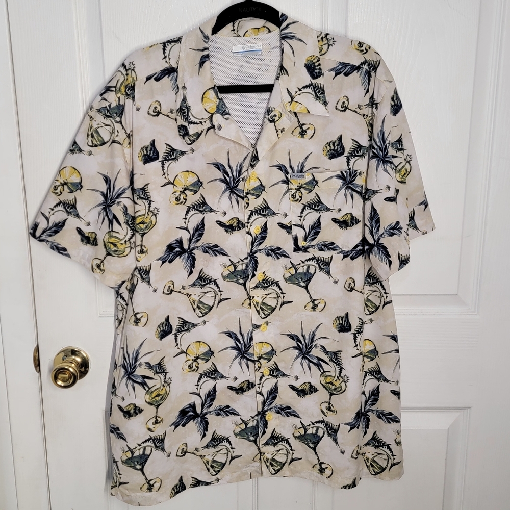 Columbia PFG Marlins and Martinis Print Short Sleeve Button Up Shirt